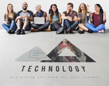 Dijital aygıtlar kullanan insanlar