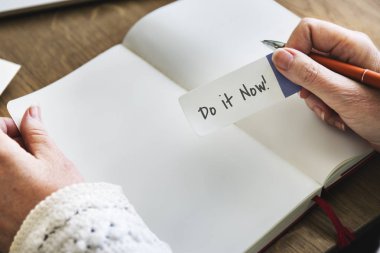 Kağıt Not tutan kişi