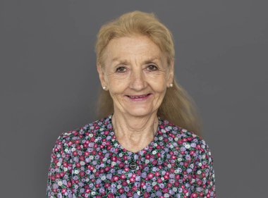 gülümseyen kadın kıdemli