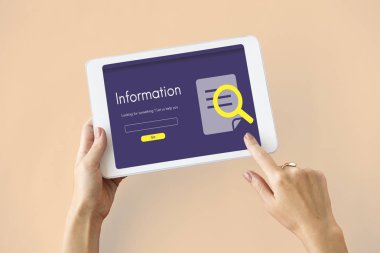 insan elinden tutarak dijital tablet