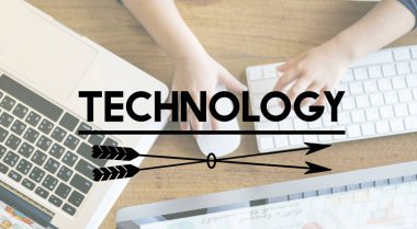 Bilgisayar kullanan kız