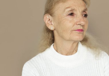 kadın kıdemli yüz