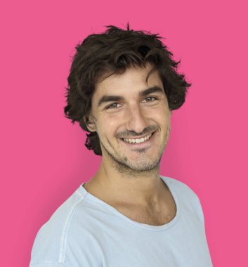 yakışıklı gülen adam 