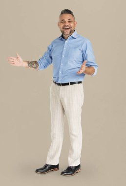  stüdyoda olgun adam 