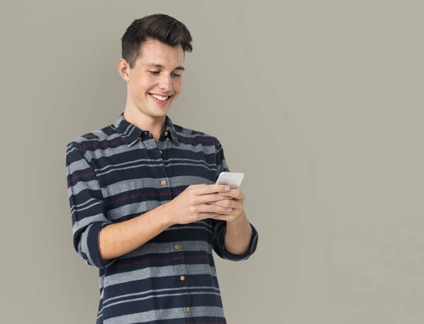 Man using smartphone — Stock Photo, Image