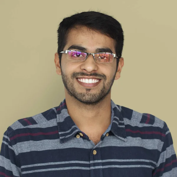 Lächelnder indischer Mann — Stockfoto