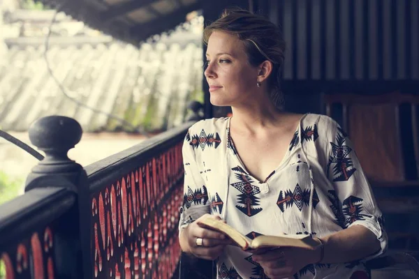 Woman holding book — Stock Photo, Image