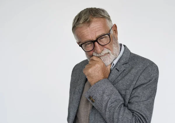 Старший бизнесмен с бородой в очках — стоковое фото