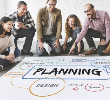 tasarımcılar poster ile çalışma 