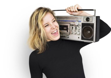 Jukebox tutan kadın