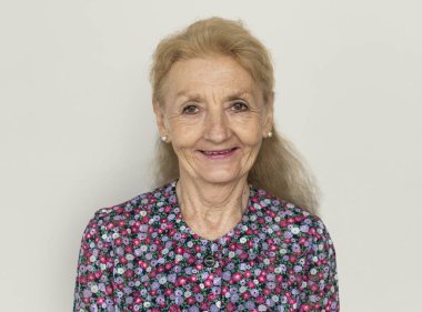 gülümseyen kadın kıdemli