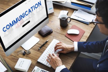 bilgisayarla çalışma iş adamı