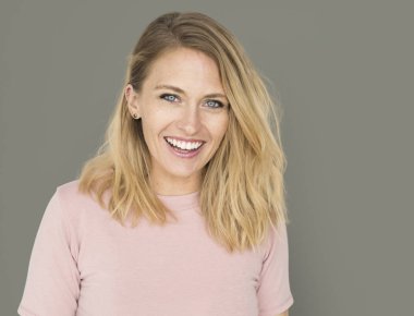 Çekici sarışın kadın. 