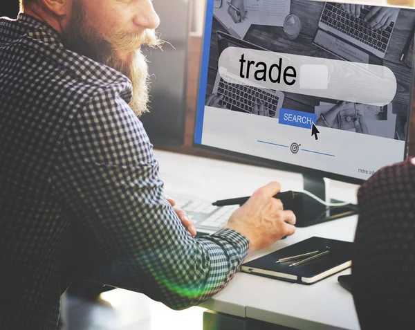 Businessman working on computer — Stock Photo, Image