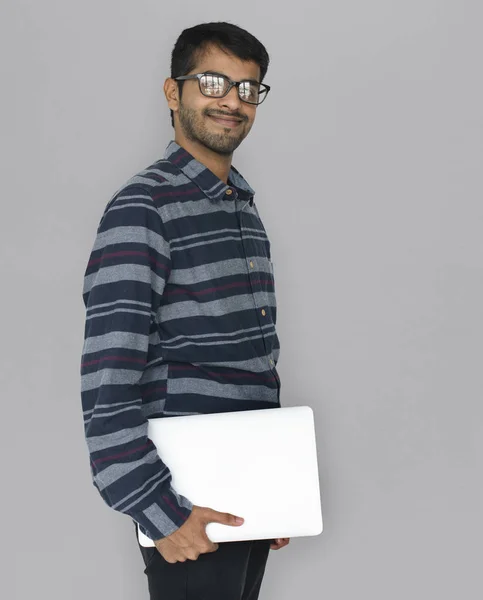 Man som håller laptop — Stockfoto