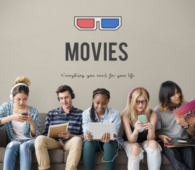 Dijital cihazlar kullanan öğrenciler 