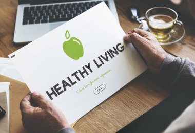 Kişi holding kartı