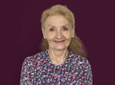 gülümseyen kadın kıdemli