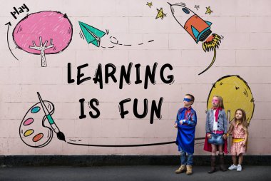 Çocuk süper kahraman kostümleri. 