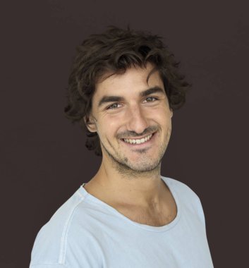 yakışıklı gülen adam 