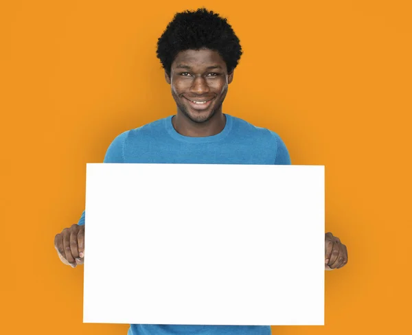 Afrikanischer Mann mit Banner — Stockfoto