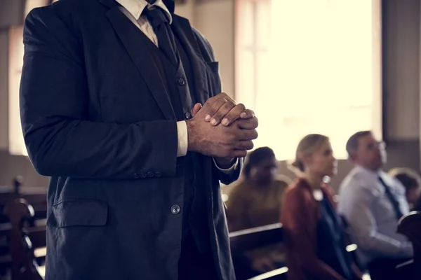 Personas católicas en la Iglesia — Foto de Stock