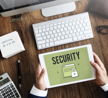 iş kişi dijital tablet kullanma