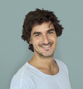 yakışıklı gülen adam 