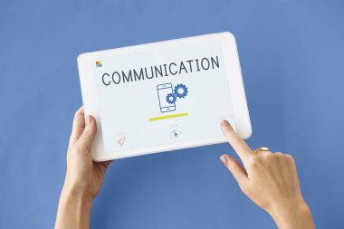 insan elinden tutarak dijital tablet