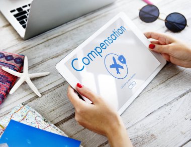 dijital tablet kullanan kadın.