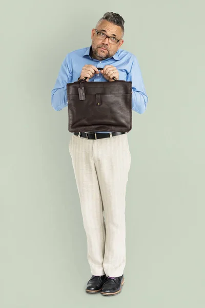 Homem segurando saco de couro — Fotografia de Stock
