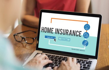 dizüstü bilgisayar kullanan kişi. 