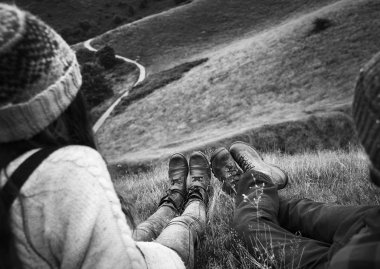 Çift doğada zaman harcama. 