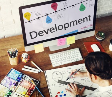 Sanat Atölyesi çalışan kadın