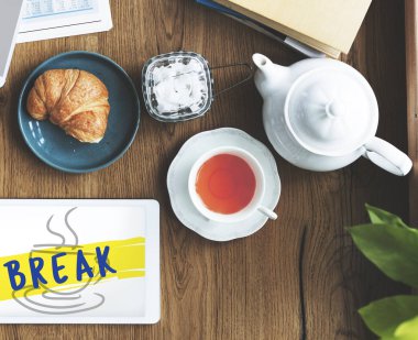 Dijital tablet ve çay seti