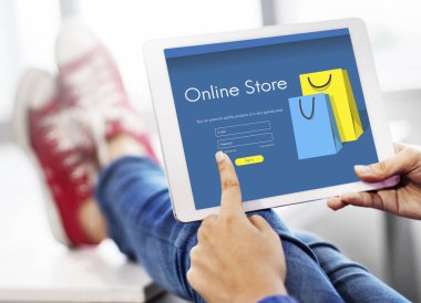 Dijital tablet kullanan kişi 