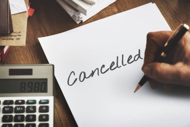 Yazma ve hesap makinesi kullanarak kişi