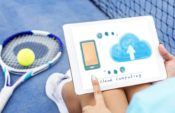 Tennisser met digitale tablet. — Stockfoto
