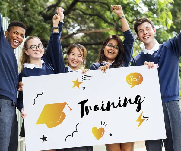 Diversidad Estudiantes sosteniendo banner —  Fotos de Stock