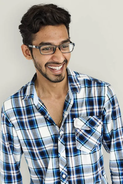 Radostné indický muž v brýlích — Stock fotografie