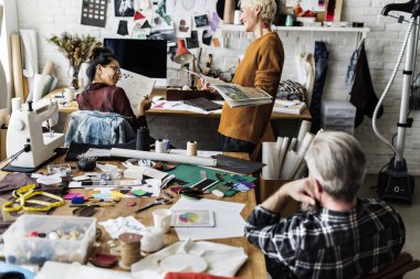 Yaratıcı moda tasarımcıları