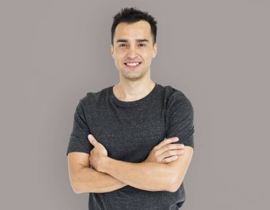 Adam gülen çapraz kolları olan