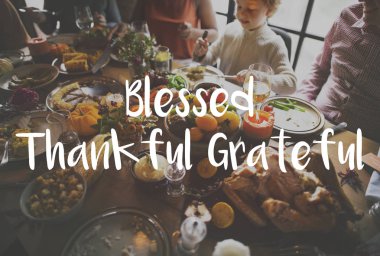 ailesi Şükran günü kutluyor      