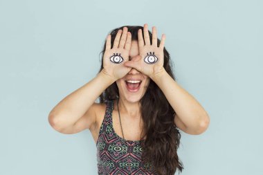 Ellerinde gözlü kadın