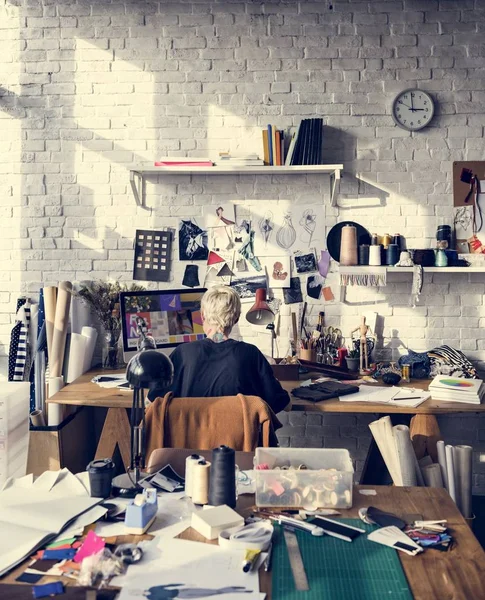 Diseñador de moda en taller — Foto de Stock