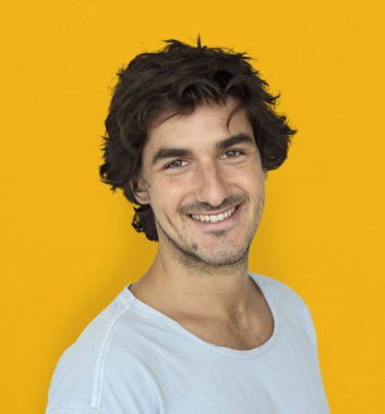 yakışıklı gülen adam 