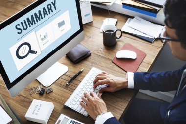 bilgisayarla çalışma iş adamı