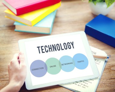 kişi holding dijital tablet