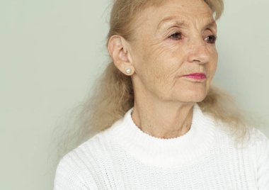 kadın kıdemli yüz