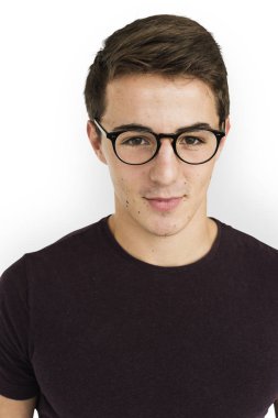 gözlük genç yakışıklı adam